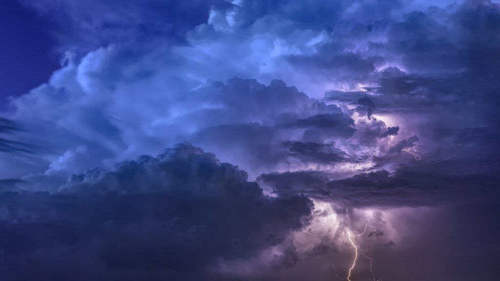 Wenn es blitzt und kracht: Verhaltenstipps bei Gewitter